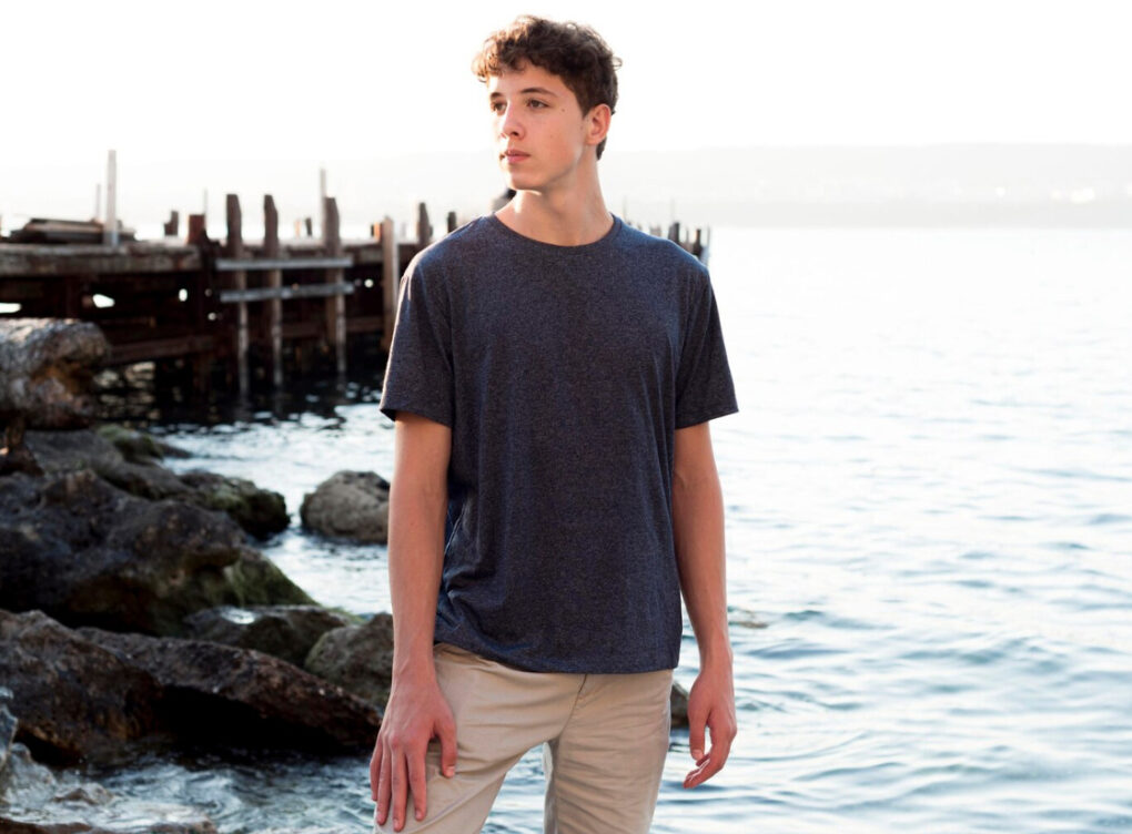 Into the Deep: Wholesale Insights into Men’s Navy Blue T-Shirts