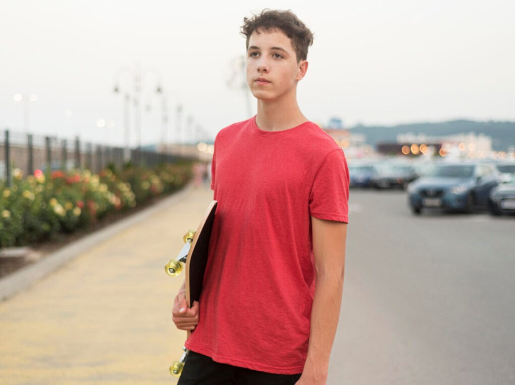 Sleek Silhouettes: Navigating the Wholesale Landscape of Men’s Slim Fit T-Shirts