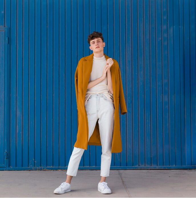 Men's V-neck cardigans lead the way