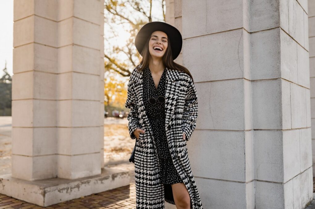Effortless Sophistication: The Iconic Women’s Houndstooth Sweater Vest Dress